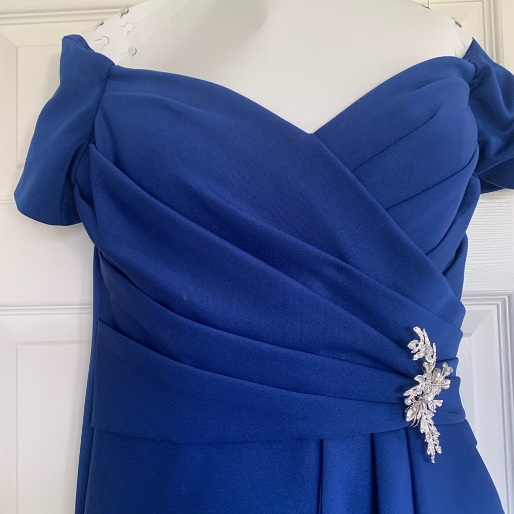 STUNNING Cameron Blake Royal Blue Off-Shoulder Gown - Picture 5 of 6